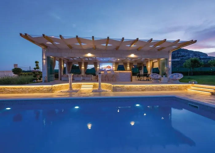 Luxury Malo