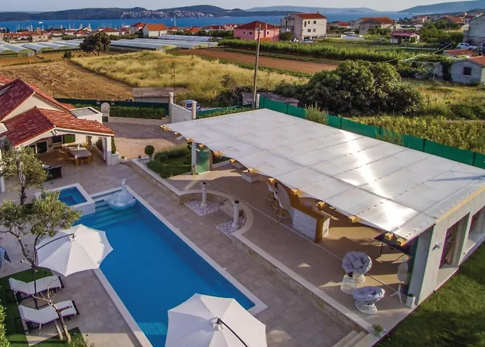 Luxury Malo *